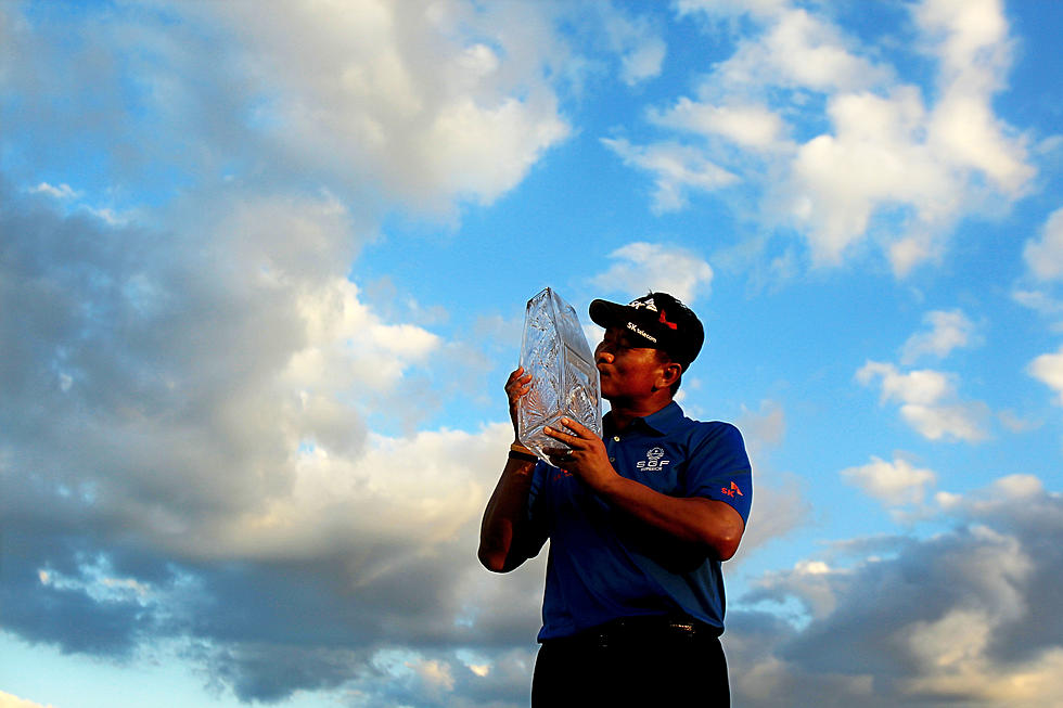 Golfer Helps Tornado Victims