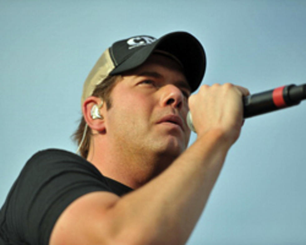Rodney Atkins Helps Raise $90,000 for American Red Cross [VIDEO]