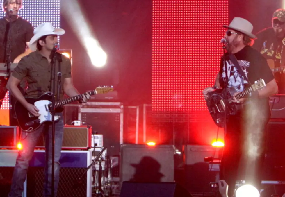 Brad Paisley & Hank Jr. Tear It Up on CMT Awards Show [VIDEO]