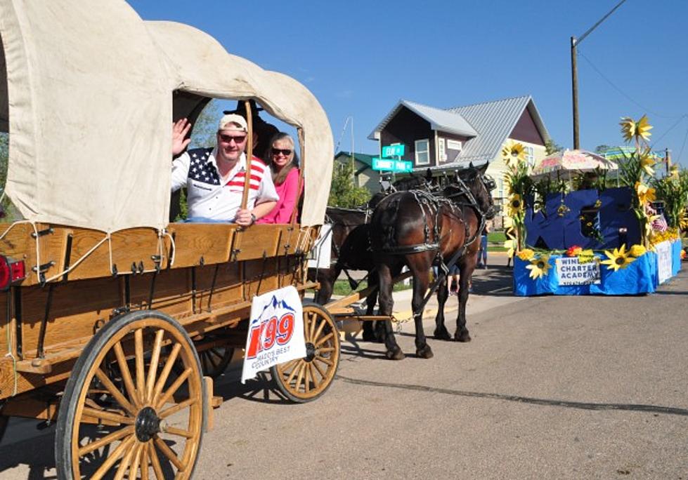 Todd &#038; Susan Ride in Horse-Drawn Covered Wagon in Windsor Harvest Festival Parade [PHOTO GALLERY]