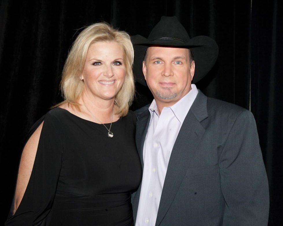 Garth Brooks & Trisha Yearwood in Denver Building With Habitat For Humanity [VIDEO]