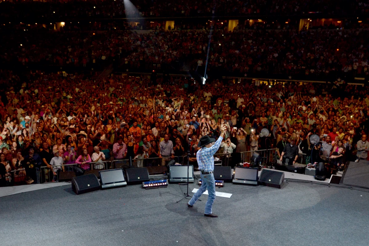 Strait’s Final Show in Texas Breaks Record for Largest Indoor