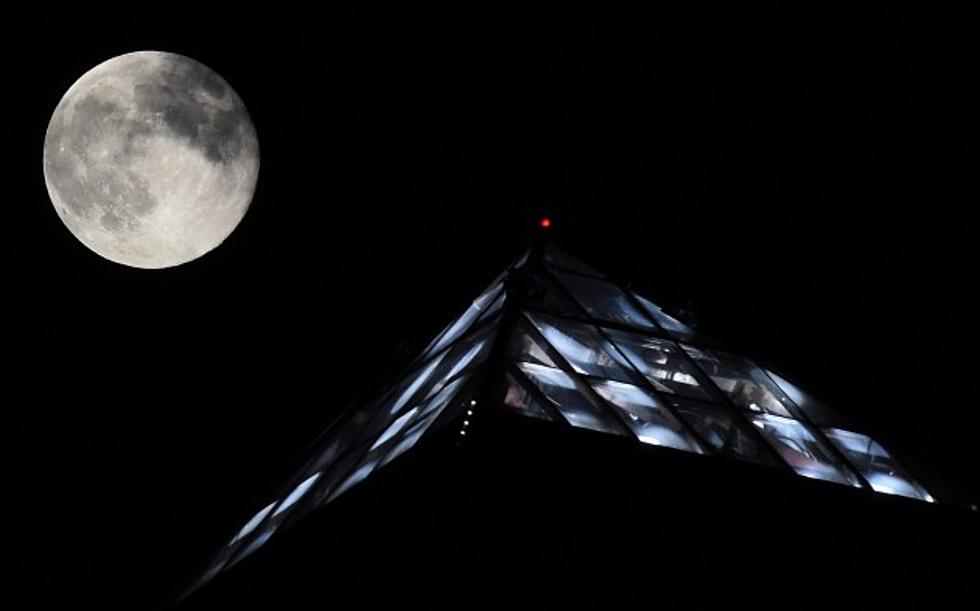 Really Cool Photos of the Supermoon From All Over the World [PICTURES]