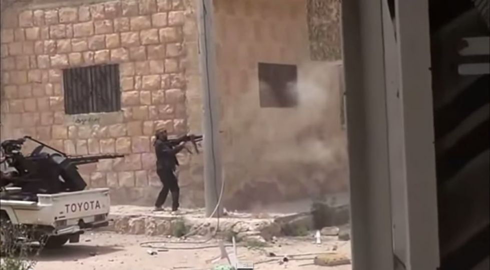 Third World Country ISIL Men Not the Smartest With Weaponry [FAILS VIDEO]