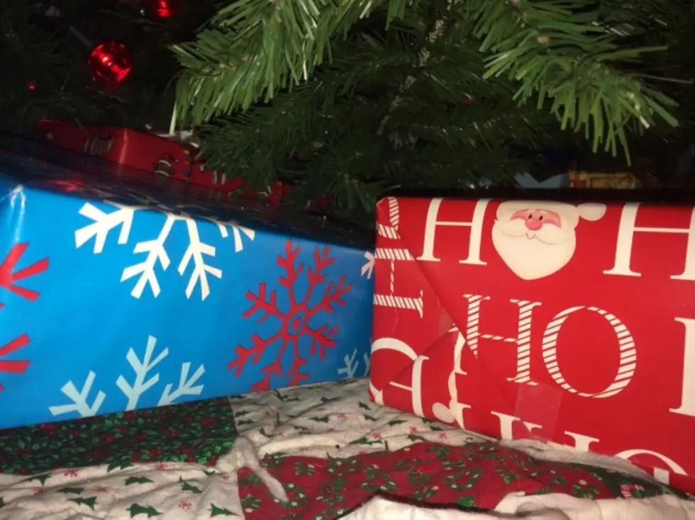 How to Wrap a Gift in 15 Seconds [VIDEO]