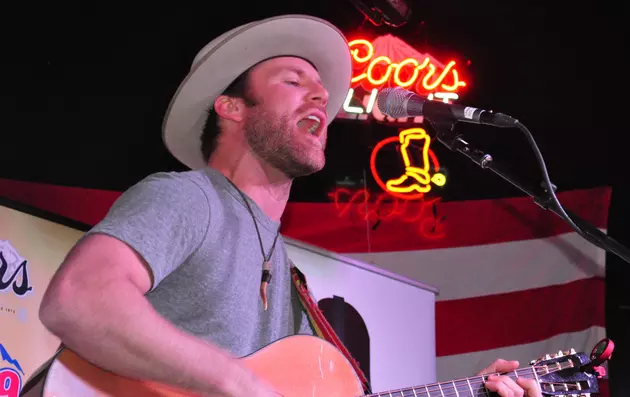 Drake White Shows Us How He is &#8216;Livin the Dream&#8217; in New Video [VIDEO]