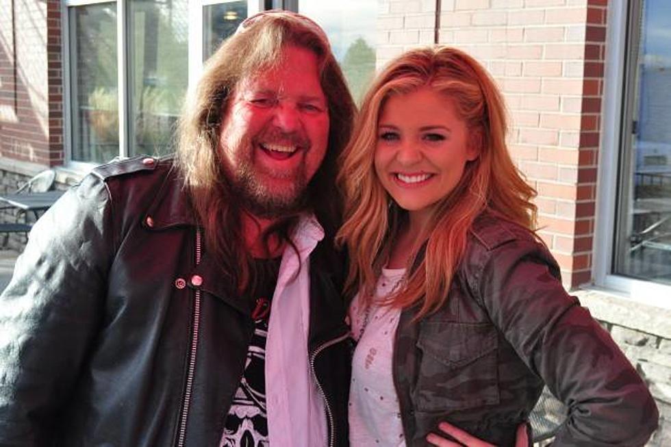 Watch Lauren Alaina Pour Her Heart Into Brooks &#038; Dunn&#8217;s &#8216;Believe&#8217; [VIDEO]