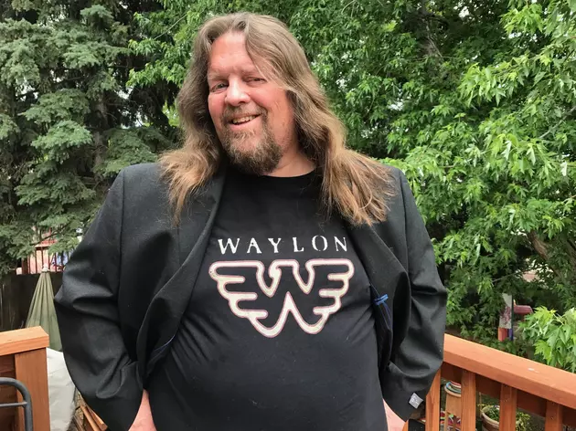 My Road to the Country Radio Hall of Fame &#8211; Waylon T-Shirt or Shirt and Tie? [POLL/PICTURES]