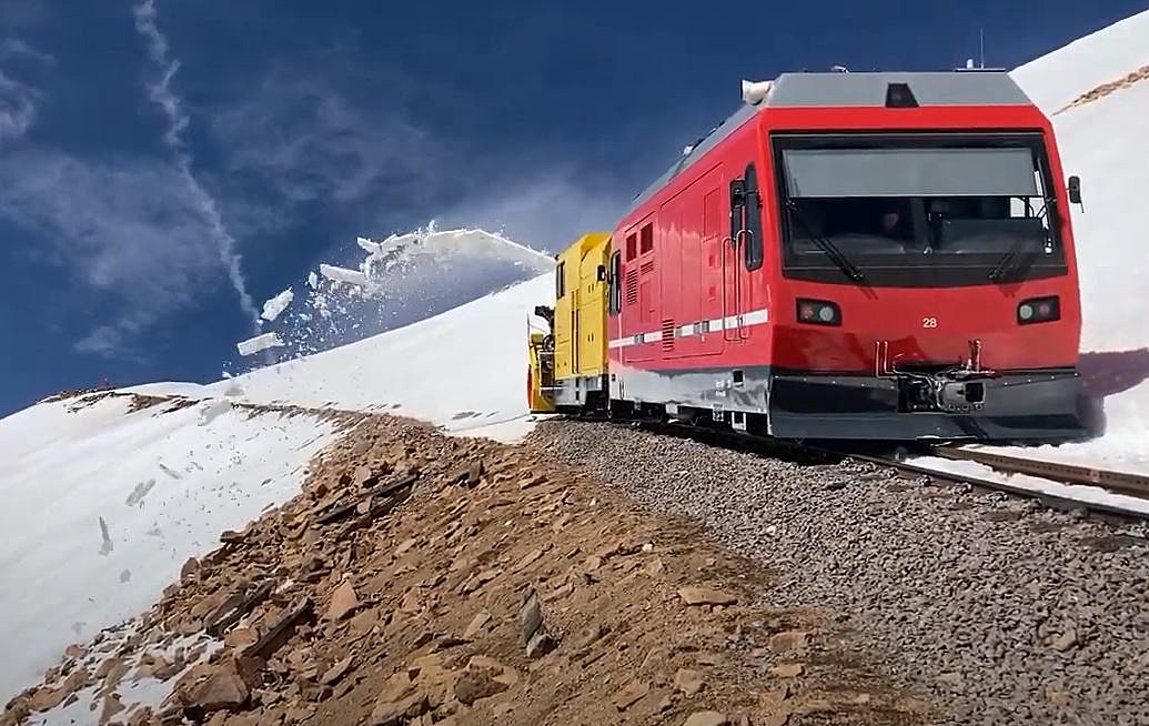 WATCH Pikes Peak Railway Gets Cleared By Massive Snow Blower   SNOW BLOWER 