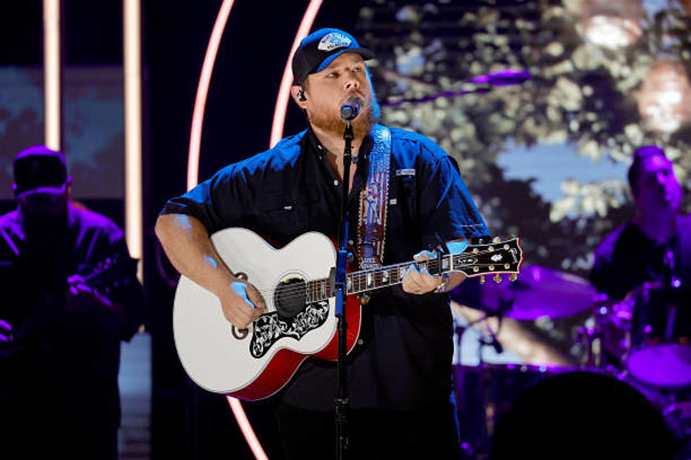 5 Reasons Why You NEED To Go To A Luke Combs Concert