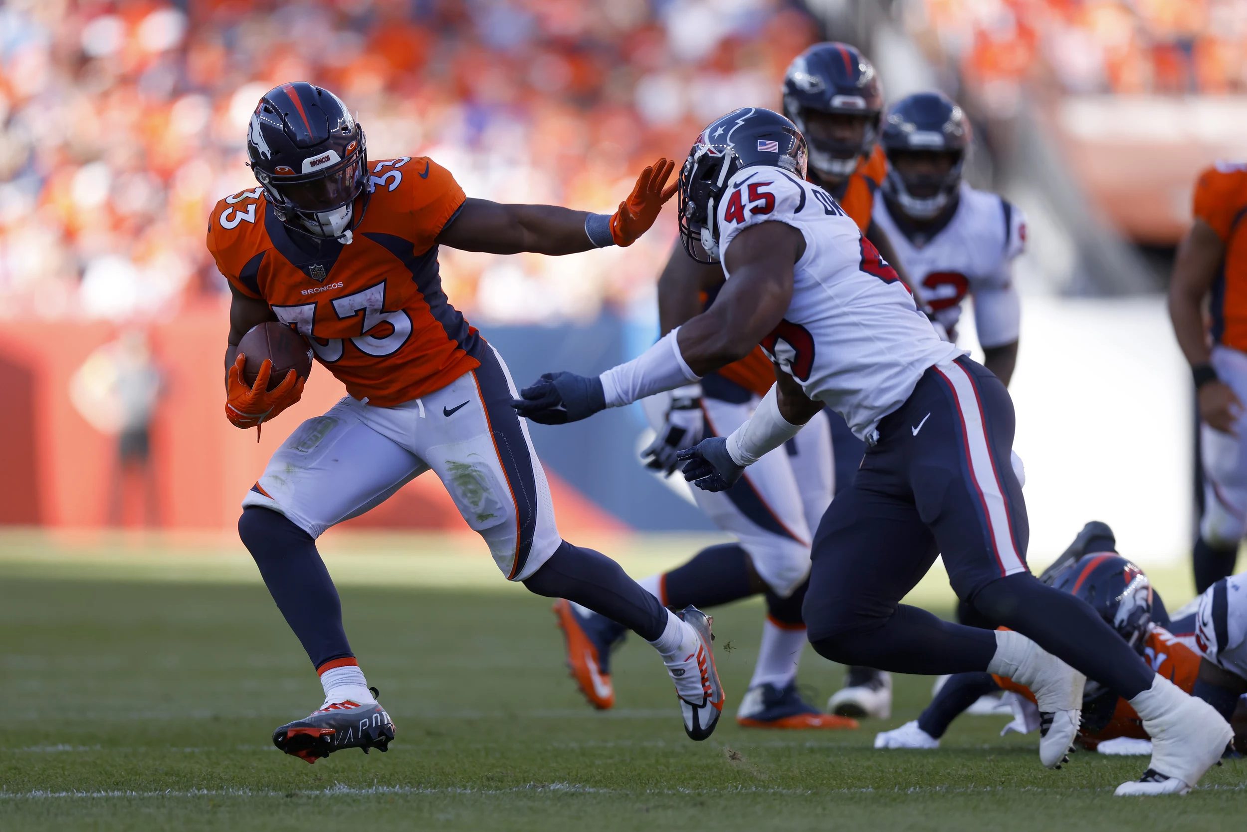 Broncos reach two-year agreement with running back Michael Boone