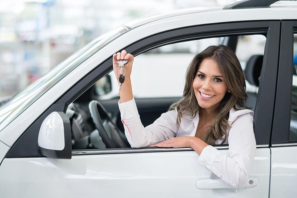 woman buying car