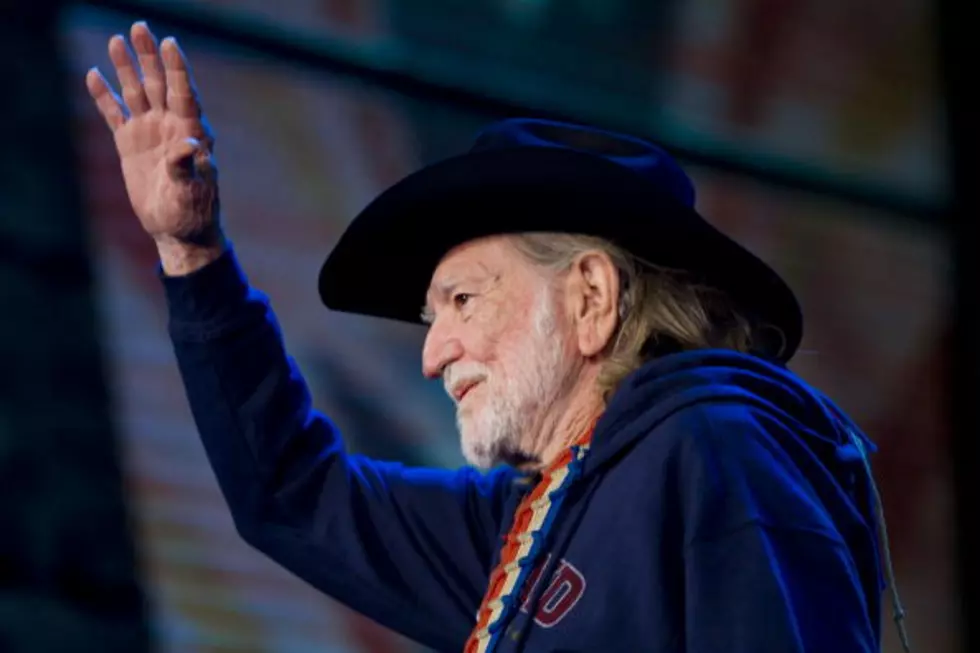 Willie Sings With The Ladies On A New Album ‘To All The Girls…’