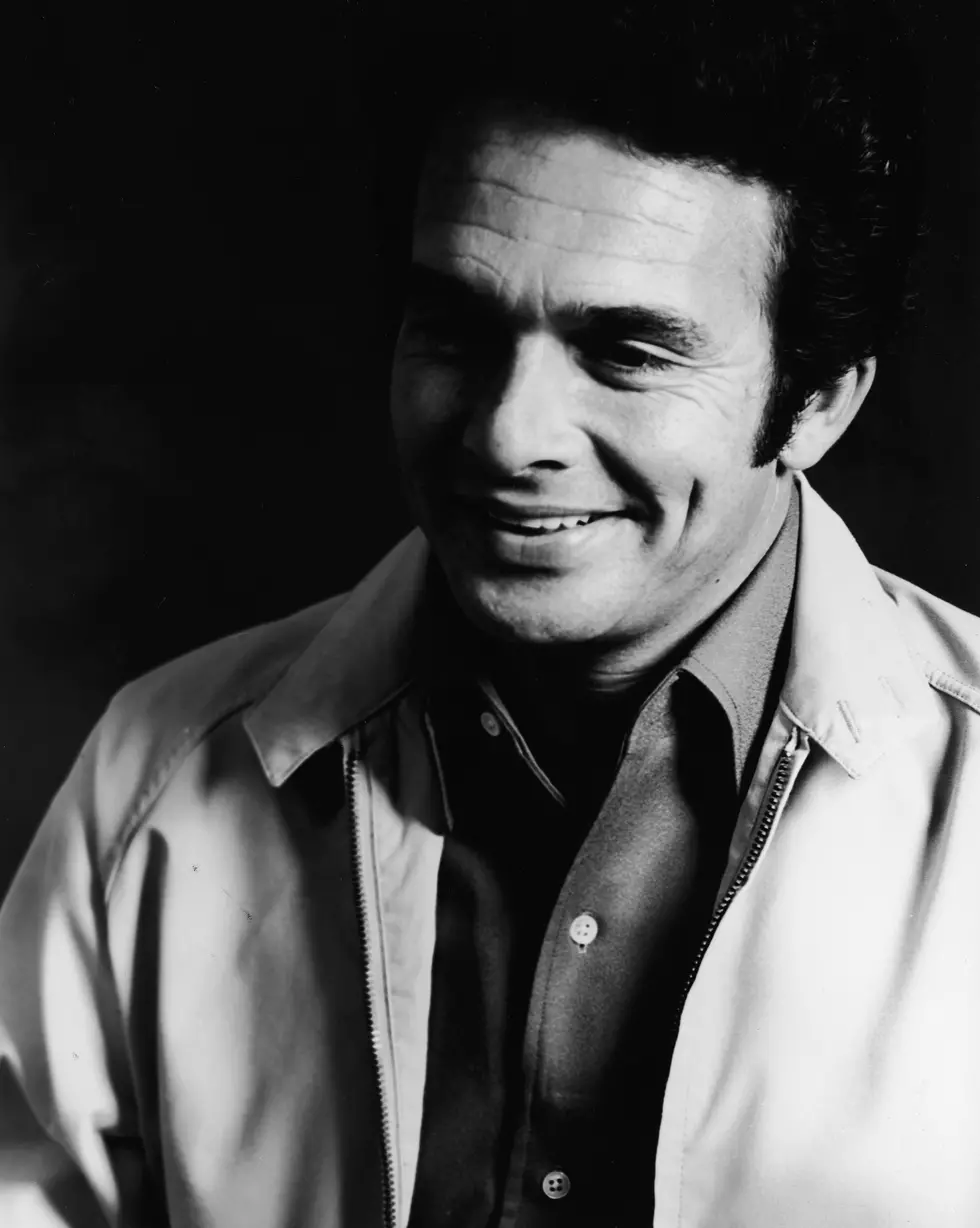 Merle Haggard Is &#8216;Goin&#8217; Home For Christmas&#8217;
