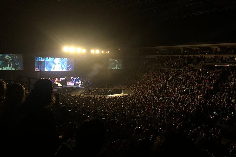 Toby Keith Brings Down The House In Sioux Falls 