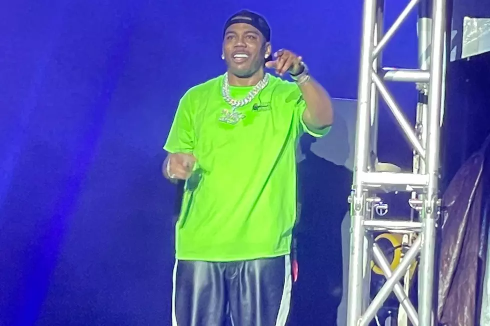 The Falls For Up Debut Sioux Show Heat Turns Nelly
