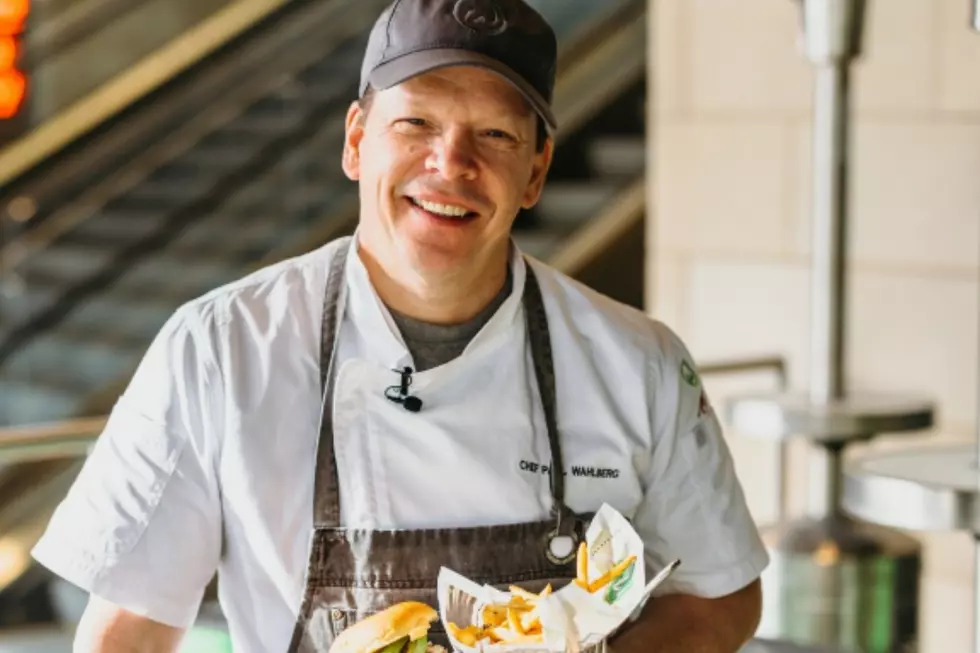 @wahlburgers (via Instagram)