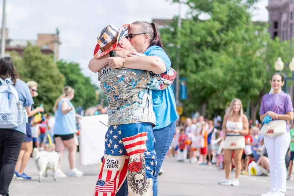 Aww! See Epic Proposal During The Sioux Falls 4th of July Parade