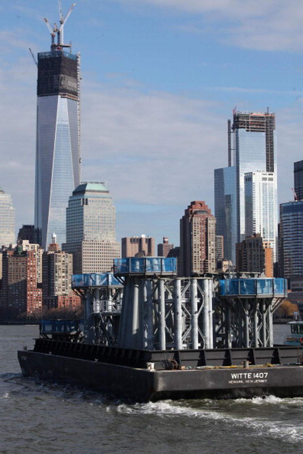 Spire Placed On Top New World Trade Center [PHOTOS]