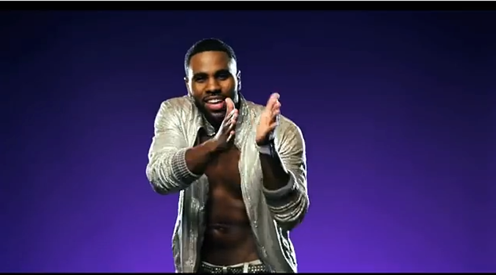 Jason Derulo uses pretty colors and killer dance moves to make the ladies talk dirty.
