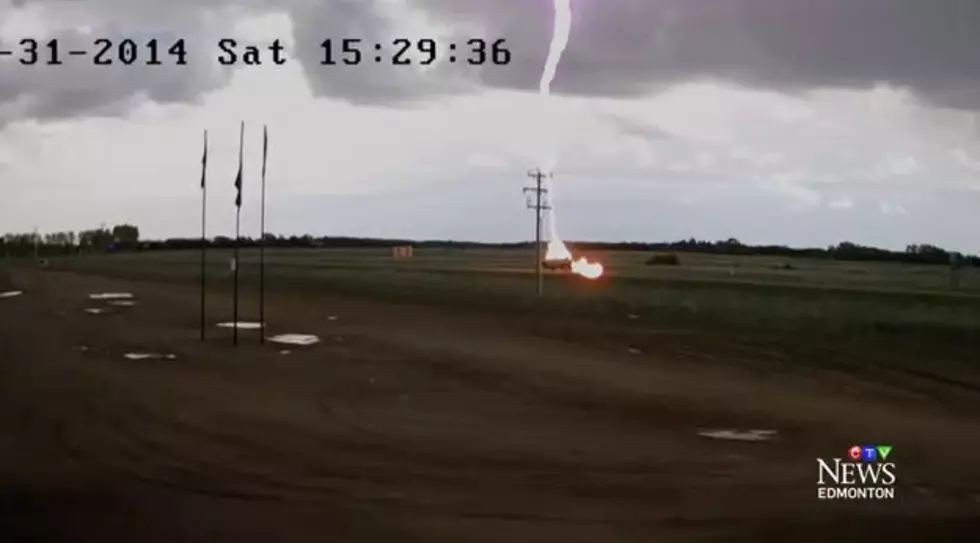 Truck Gets Hit By Lightning, Passengers Predictably Require New Pants