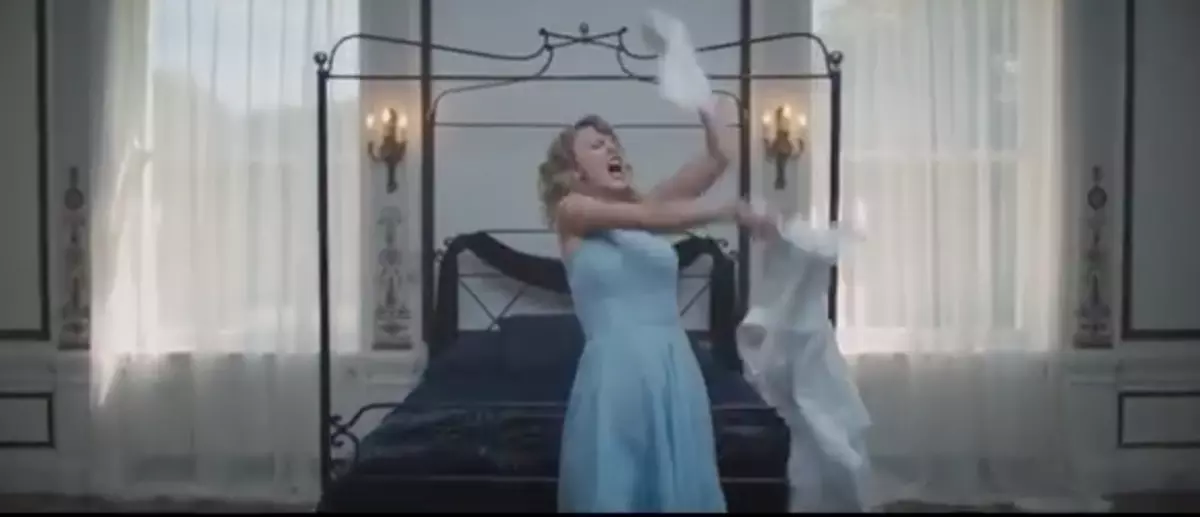 Taylor Swift Is Hilariously Psycho in New 'Blank Space' Music Video