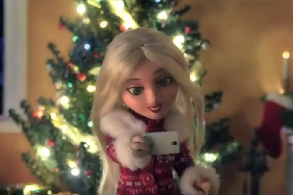 Kristin Bell Sings on Amusing Song &#8216;Text Me Merry Christmas&#8217;