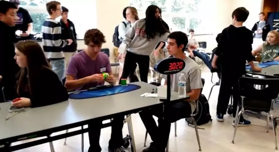 Teen Solves a Rubik&#8217;s Cube In 5.25 Seconds