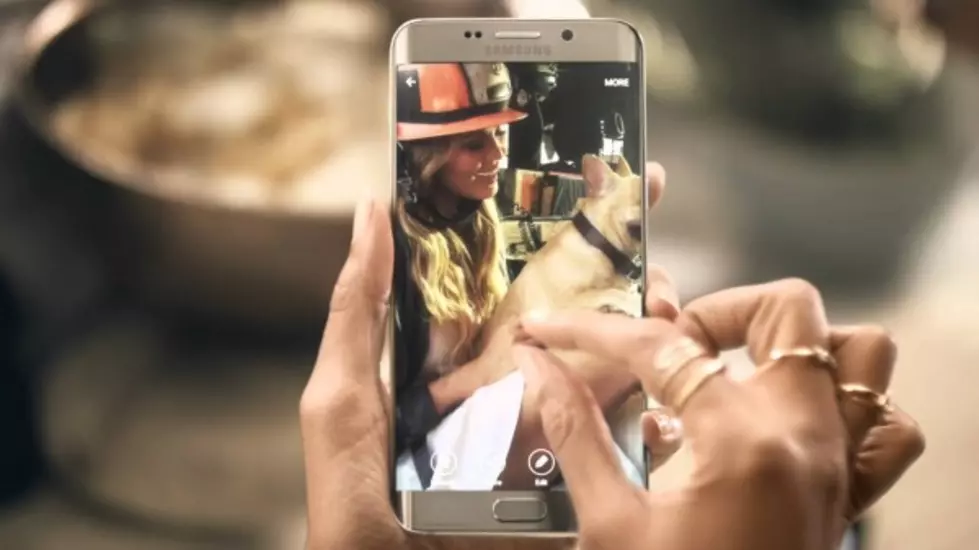 Oh! That&#8217;s Chrissy Teigen in Those Samsung Commercials
