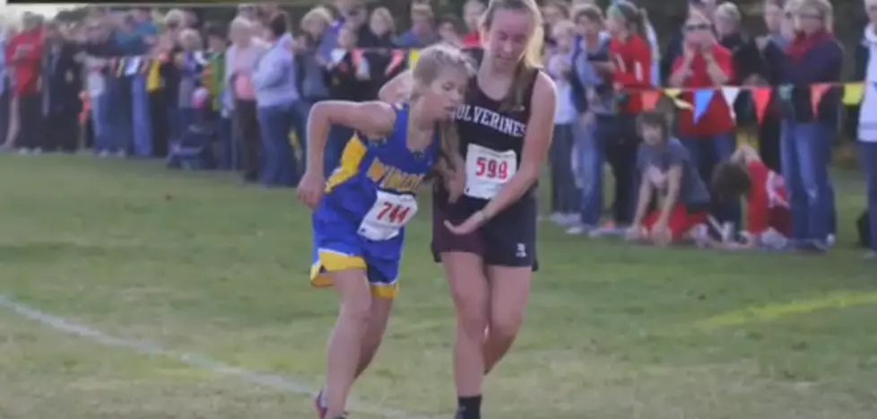 Minnesota High School Runner Disqualified After Helping Opponent