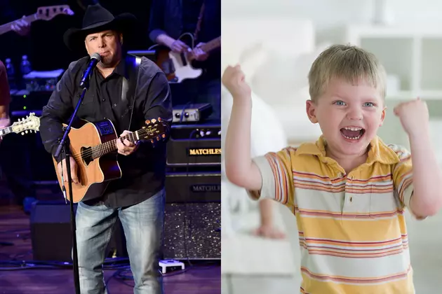 Four Year Old Not Impressed With Garth Brooks