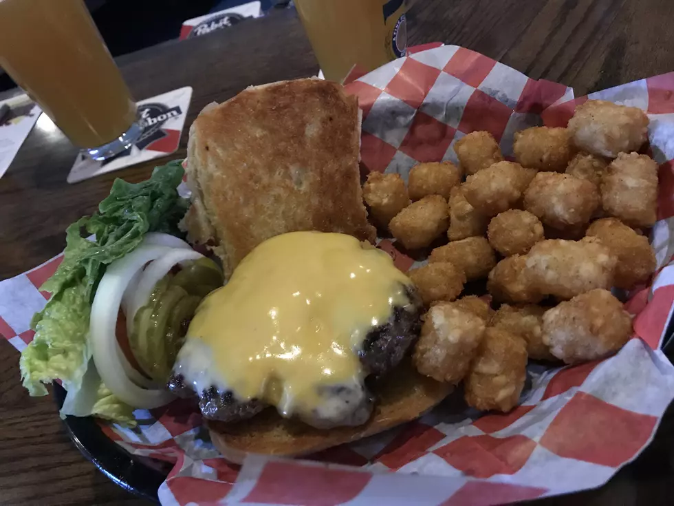 Downtown Burger Battle: 'Classic Deluxe' at Tommy Jacks Pub