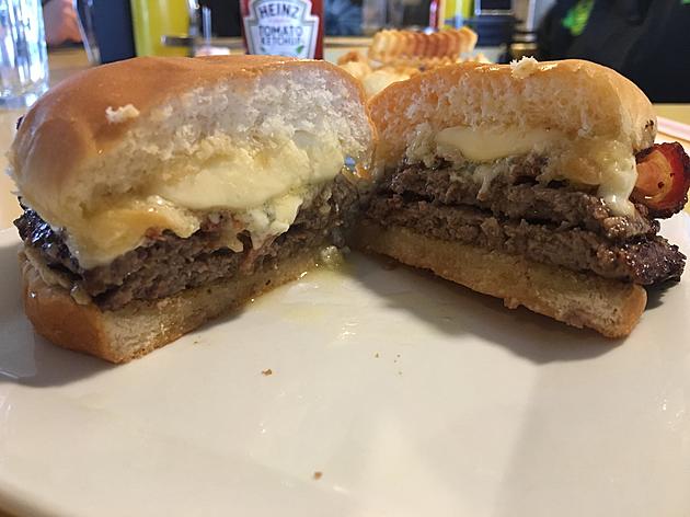 If You Love Burgers, You Have to Try the Butter Burger at Solly&#8217;s in Milwaukee!