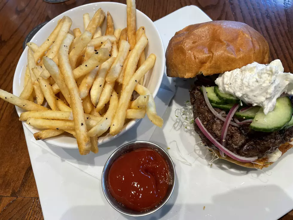Downtown Burger Battle: Ode to Food and Drink&#8217;s Ode to Dill-icious Burger