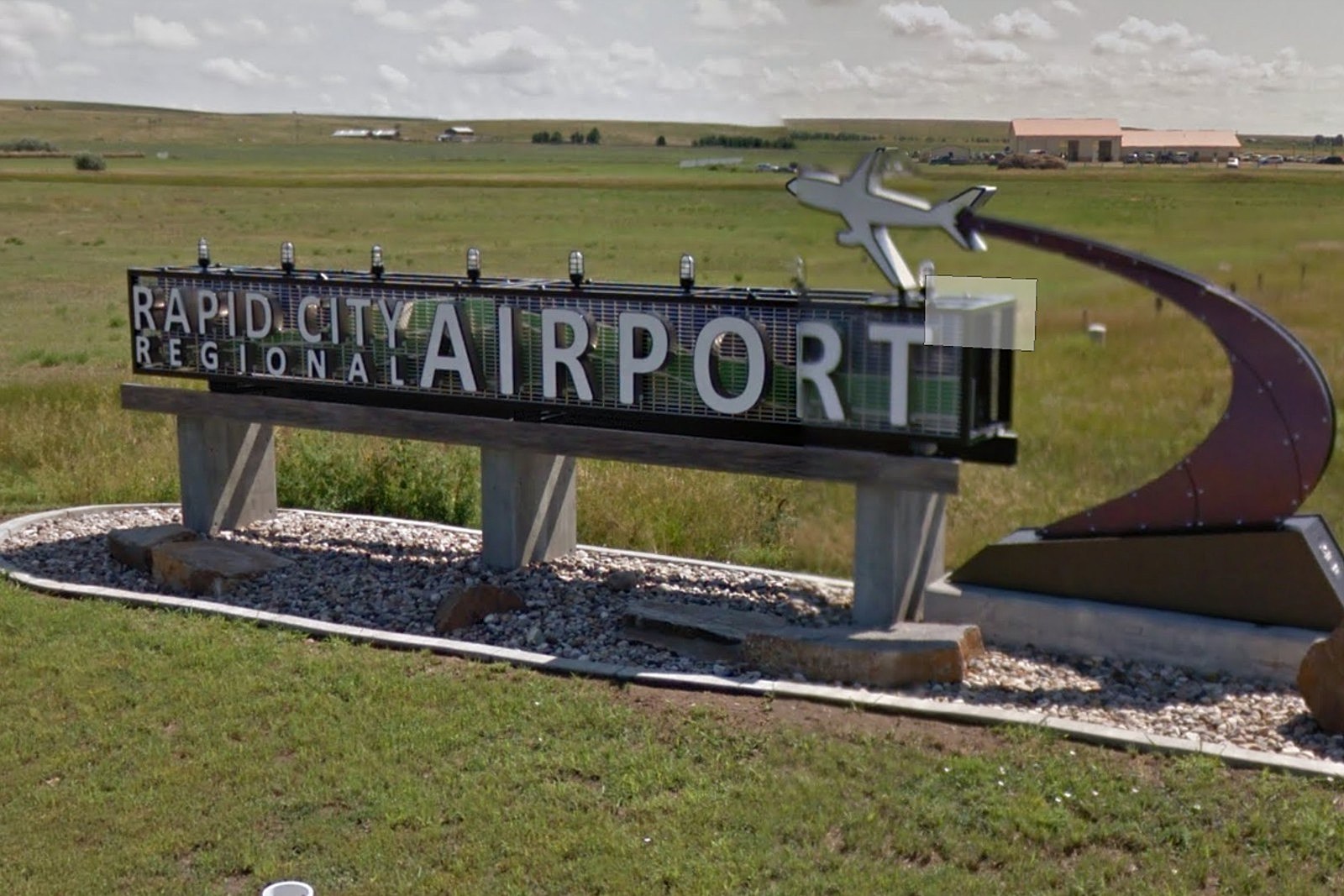 what are the largest airports near rapid city sd