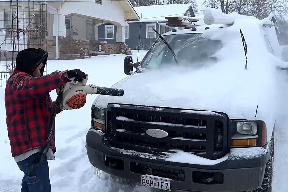 VIDEO: Will a Leaf Blower Remove Snow?