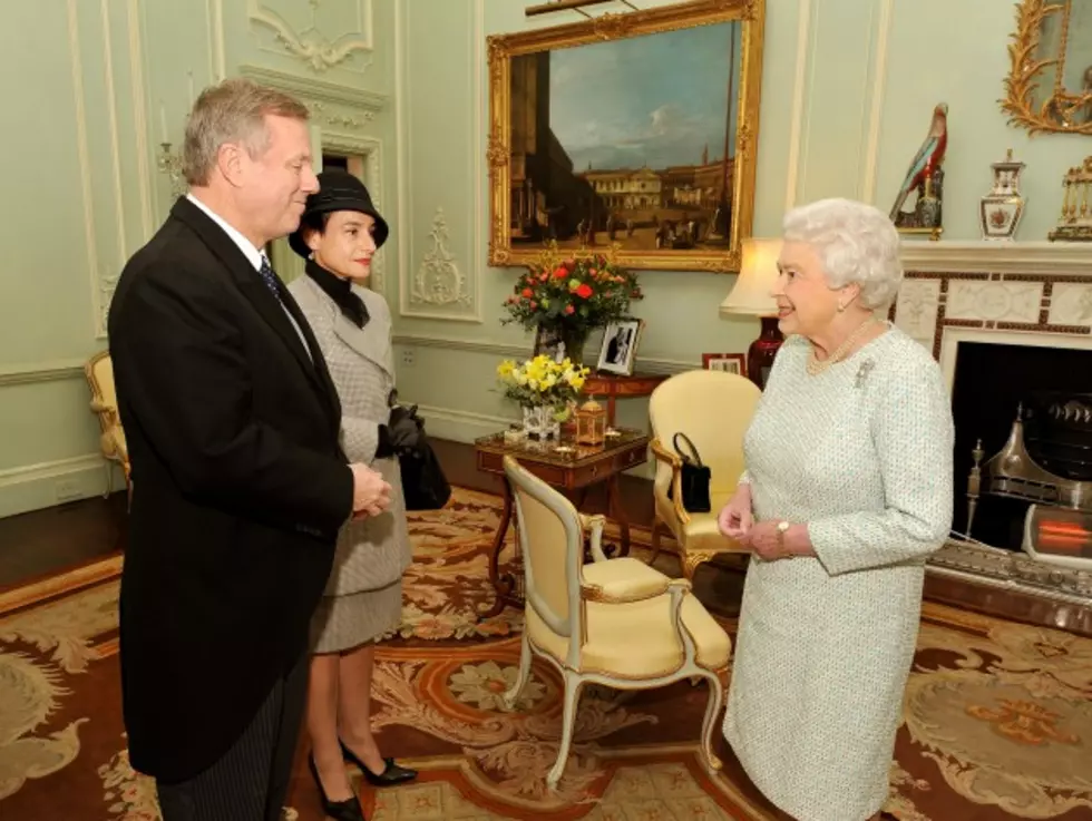 Photo Reveals A Queen Elizabeth Trait
