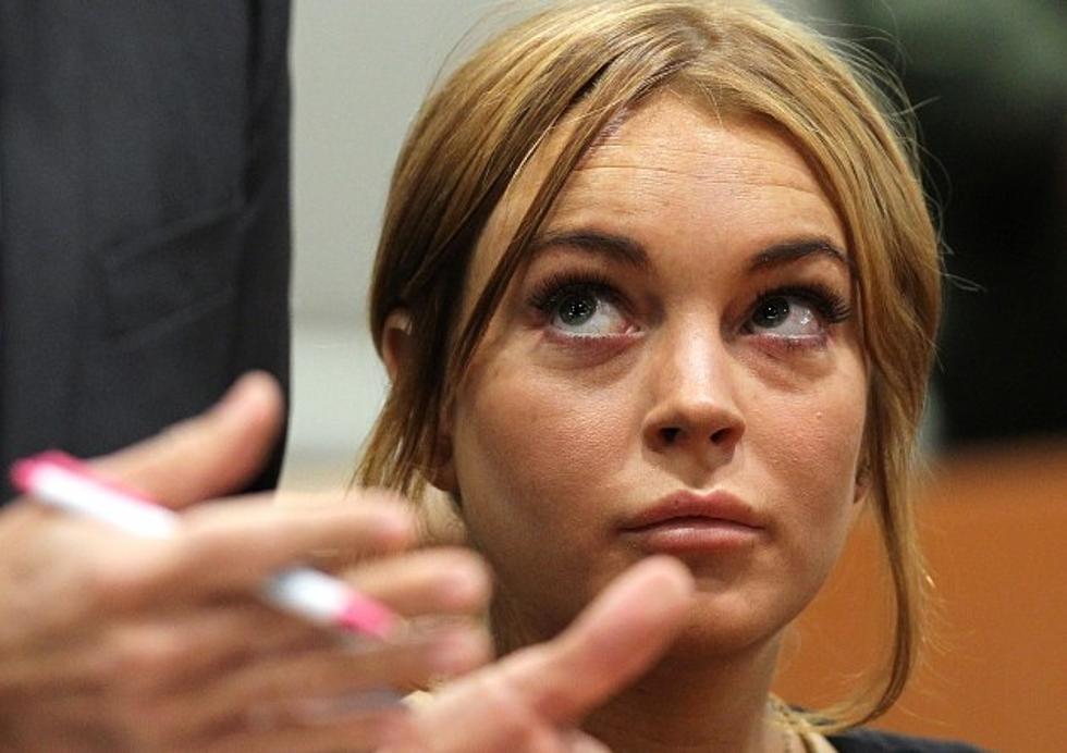 Lindsay Lohan-Posing Or Pregnant?