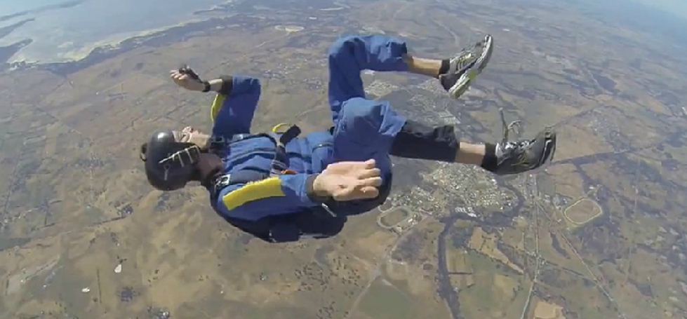 Guy Seizes While Skydiving