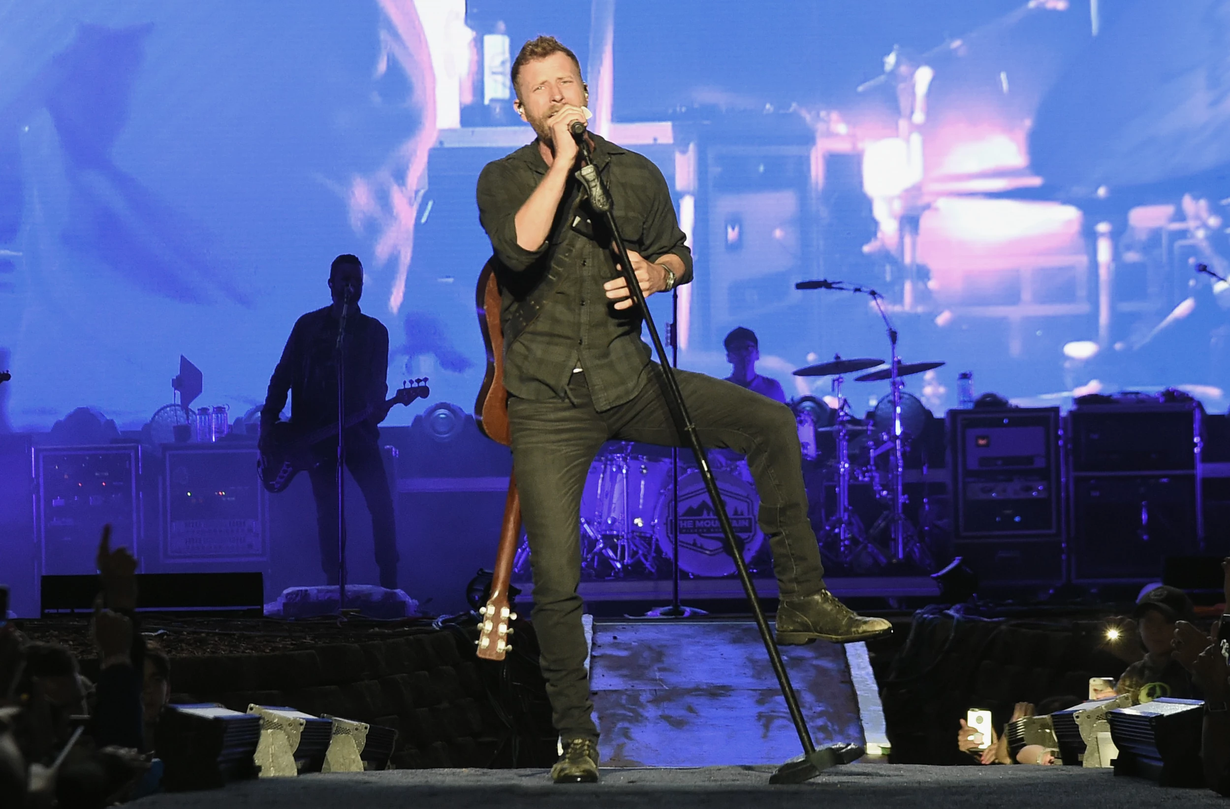 Dierks Bentley Bringing Burning Man Tour to Sioux Falls picture