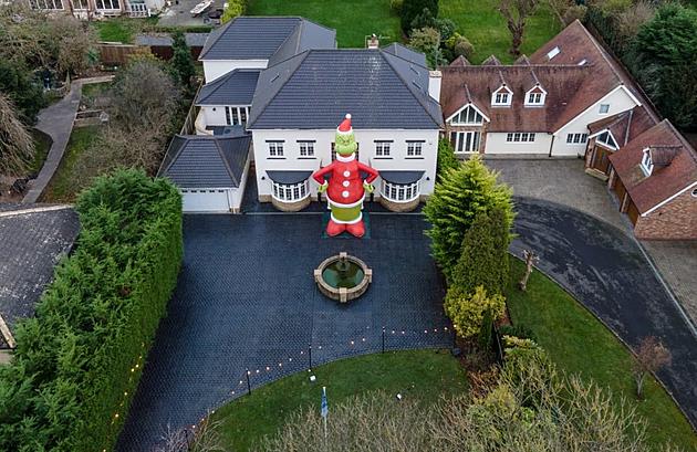Guy Mistakenly Buys Inflatable Grinch Taller Than His House