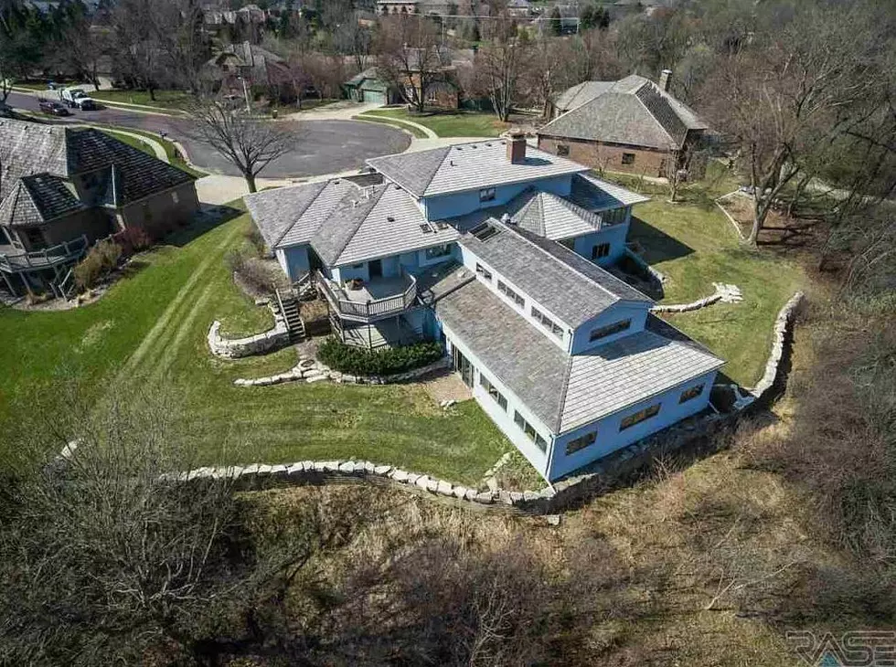 See The Amazing Indoor Pool At This South Dakota Home