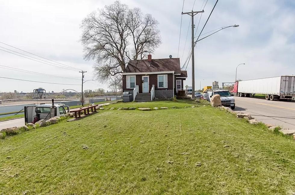 This Minnesota Home Is Literally At the ‘Fork in the Road’