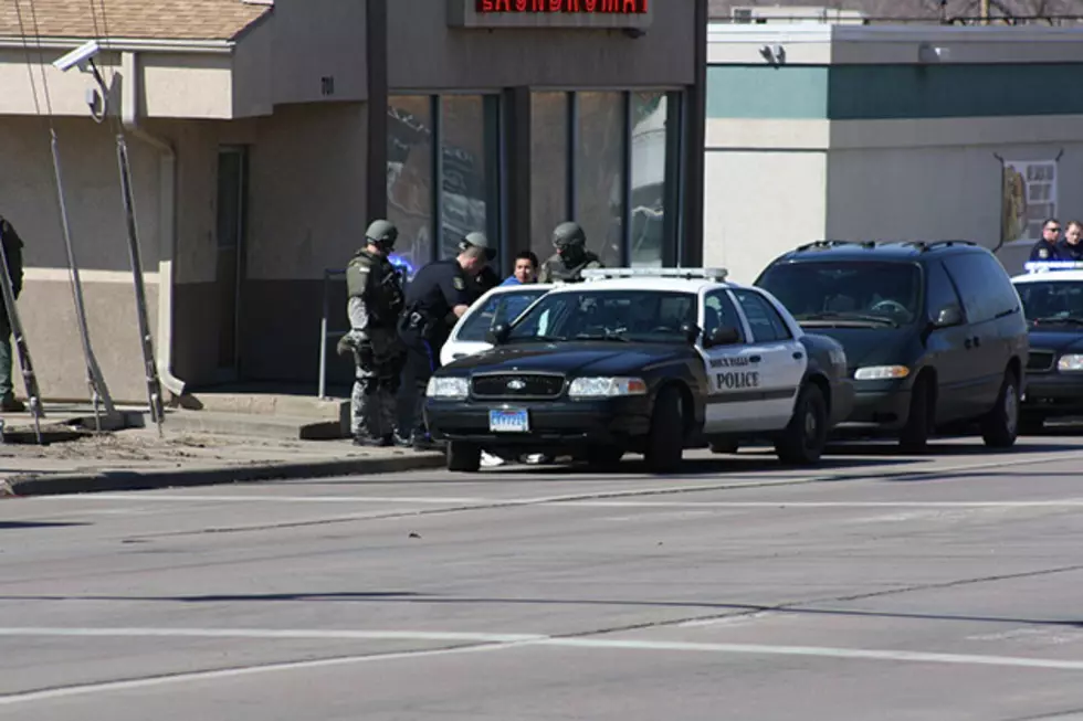 Sioux Falls Police Involved in Standoff with Armed Robbery Suspect [PHOTOS]