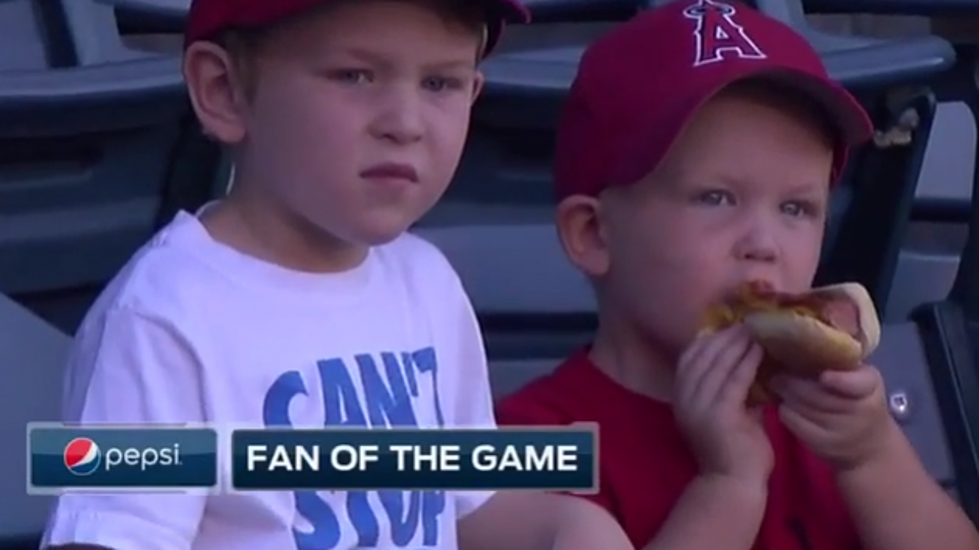 Watch as Kid Struggles to Eat a Hot Dog at a Baseball Game