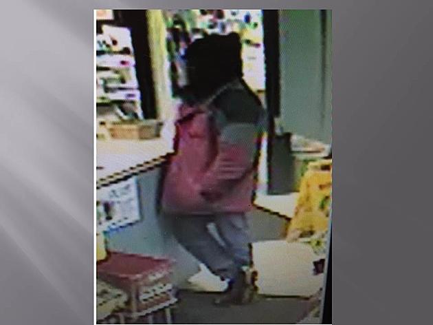 Sioux Falls Police Search for Suspect in Pump &#8216;n Pack Robbery