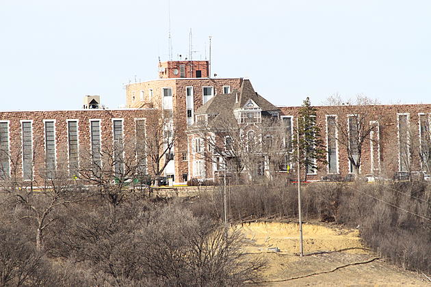 Penitentiary Counselor Charged with Smuggling Gun to Sioux Falls Inmate