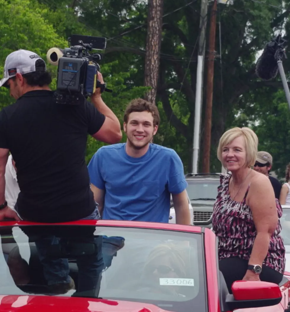 American Idol Phillip Phillips&#8217; Mom Popped for DUI