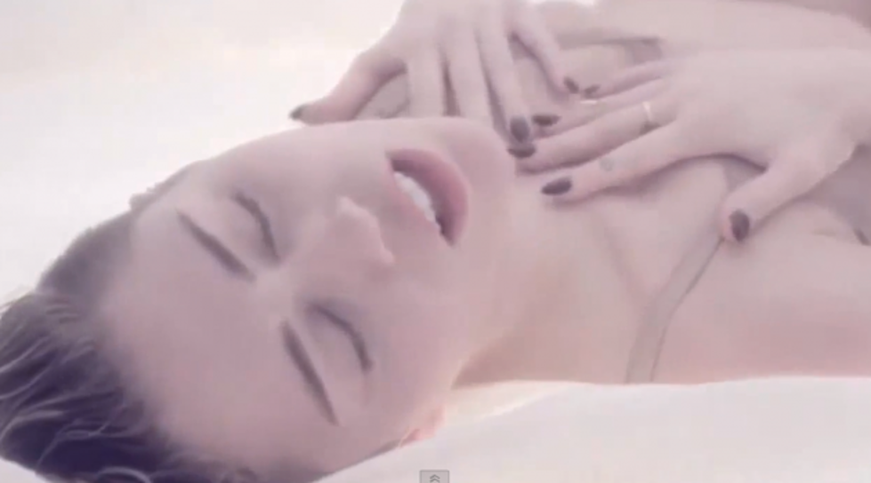 Miley Cyrus Naked and Naughty New Video
