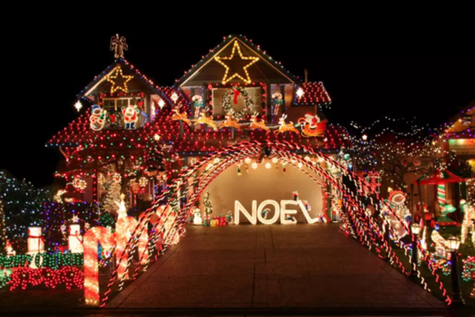 Synchronized Holiday Light Displays Twinkle for Great Causes